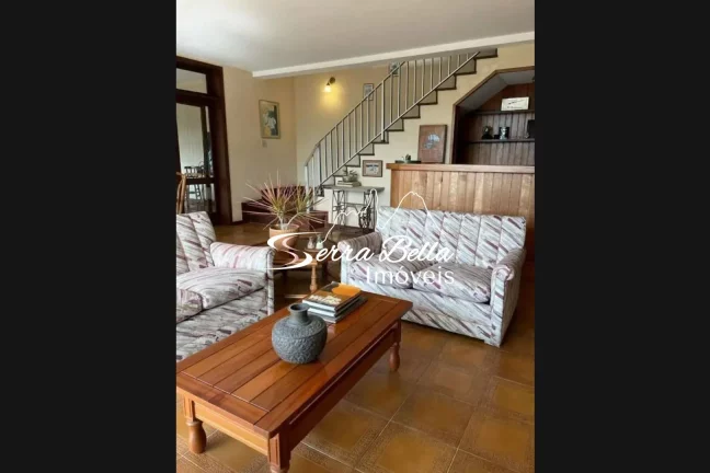 Imagem Casa com 6 dormitórios à venda, 374 m² por R$ 1.586.000,00 - Golfe - Teresópolis/RJ