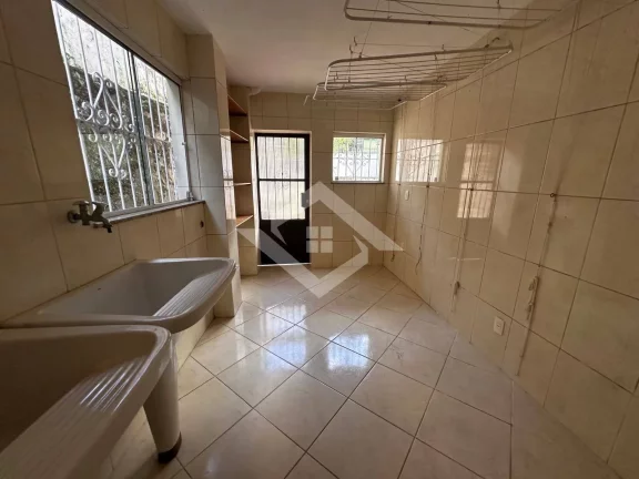 Imagem Casa Ampla e Sofisticada na Rua Saldanha Marinho, Castelânea, Petrópolis