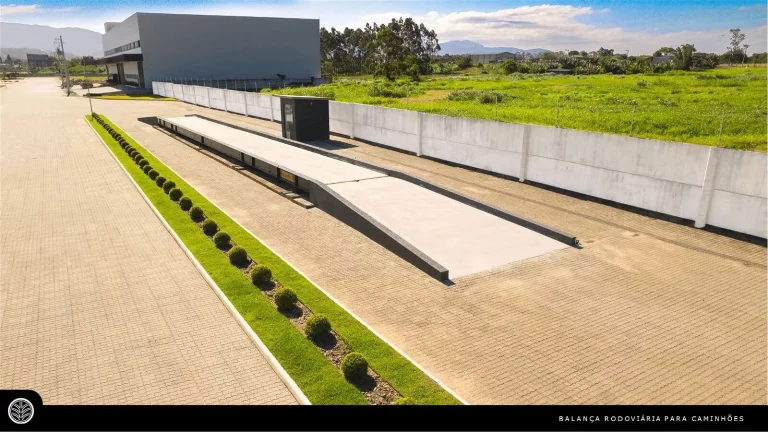 Imagem Galpão à venda, 1698 m² por - R$ 7.200.000,00 - Perequê - Porto Belo/SC