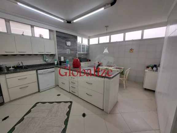 Imagem Apartamento à venda com 345m², 3 dormitórios, 2 suítes, closet, 2 vagas, dependência, quadra da praia por R$ 1.600.000,00 no Gonzaga em Santos