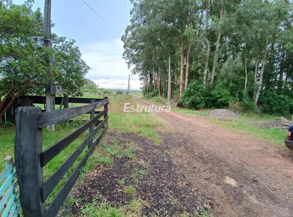 Bela casa pertinho do Recanto do Maestro, com 3 dormitórios sendo uma suíte, um