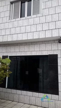 Imagem SANTO ANDRÉ Sobrado 200M², 3 dormitórios, 4 vagas com ótima localização e valor !!!