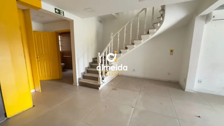 Imagem Casa Comercial 3 dormitórios para alugar Centro Santa Maria/RS