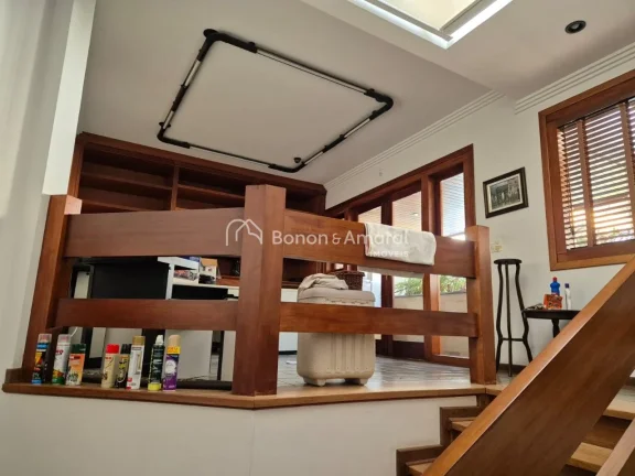 Imagem Linda e espaçosa casa em condomínio, com área construída de 312 m² e 320 m² de terreno. O imó...