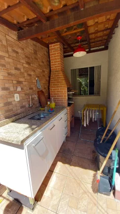 Imagem Vendo esta linda casa com quintal em Nova Friburgo.