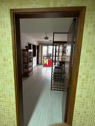 Imagem Vendo 1Q na praia da Barra (Lucio Costa), andar médio, 1vg, ônibus, clube, piscina, sauna, tênis, squash, skate, futebol, pier, ginasio, academia