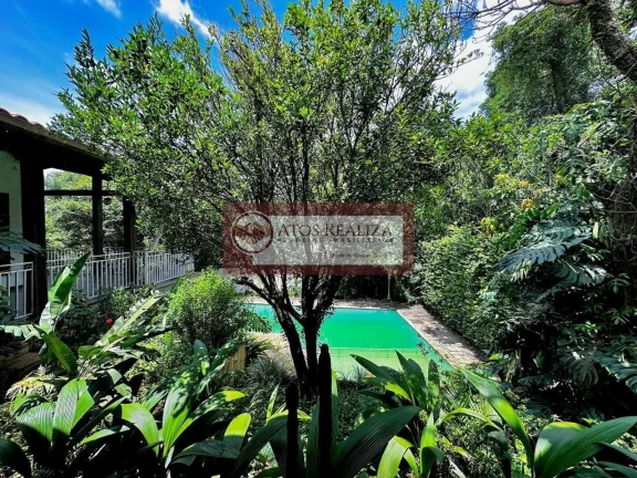 Imagem Sua Oportunidade batendo a sua Porta. Vendo casa em Interlagos 380m² com 4 quartos. VALOR VENDA: R$ 1.600.000 IPTU (anual): R$ 14.205 380 m2 útil 4 dormitórios 2 suítes 6 banheiros Sala de TV ️ Cozinha americana ️ Despensa Lavabo Lavanderia 6 vagas Churra