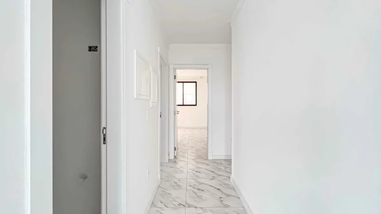 Imagem Apartamento com vista panorâmica com 2 suítes e 2 vagas de garagem em Balneário Perequê/SC