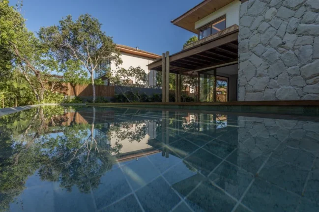 Imagem Imóvel em Condomínio: Casa de 387m² em Praia do Forte - Venda - Praia Bella