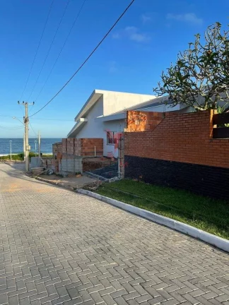 Imagem Casa na Praia com 5 Vagas de Garagem, frente mar , em Balneário Piçarras, Santa Catarina