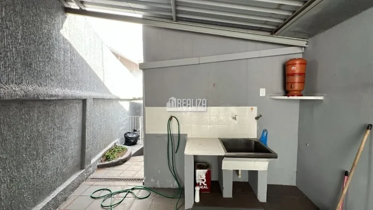 Imagem Encantadora casa de 4 dormitórios no bairro Estados Unidos em Uberaba