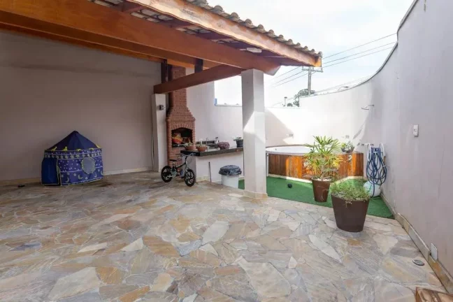 Imagem Casa com Ótima Localização 144 m² 2 Dormitorios e 4 Vagas de Garagens