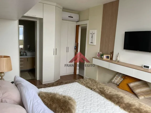 Imagem Praia de IcaraíVenha morar num charmoso apartamento com 3 quartos, sendo 1 suíte com armários embutidos, na Praia de Icaraí, ao lado da UFF (Reitoria)