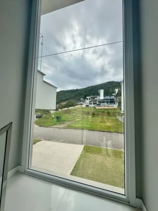 Imagem CASA DE ALTO PADRÃO EM TERRENO DE ESQUINA