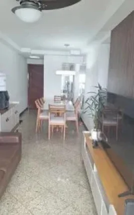 Imagem Vendo apartamento de três quartos com suite de frente para o mar.