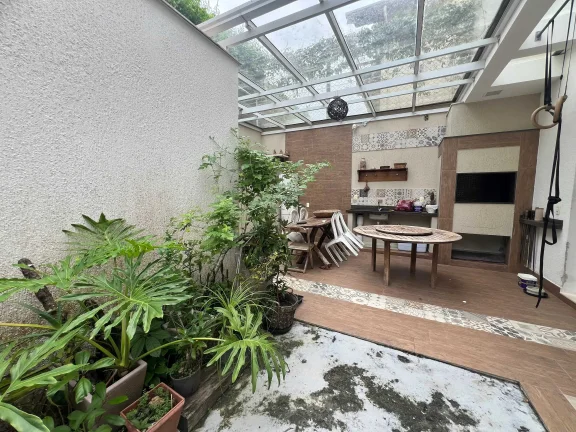 Imagem Casa com 5 suítes e 5 vagas na garagem na Praia dos Amores - Balneário Camboriú/SC