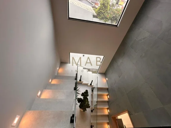 Imagem Te convido para conhecer seu mais novo lar!! Casa com 4 dormitórios sendo 1 suíte, SEMIMOBILIADA, para Venda no Bairro Rio Vermelho em Florianópolis!