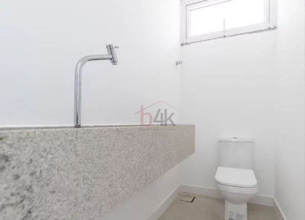 Imagem Casa alto padrão em condomínio fechado à venda.