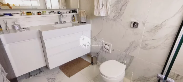 Imagem Sobrado à venda, 710m² com 4 dorm sendo 2 suítes, 8 vagas, casa com edícula, piscina com cascata e churrasqueira - Alto da Lapa