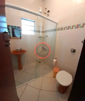 Imagem CASA COM 4 QUARTOS AREA GOURMET ,1 FLAT INDEPENDENTE , LAVANDERIA, AMPLO JARDIM E ESTACIONAMENTO ,ACEITA PERMUTA DE IMOVEIS