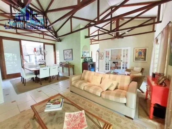 Imagem Casa com privacidade cercada de Ã¡reas verdes preservadas do prÃ³prio condomÃ­nio.
- O condomÃ­nio Ã...