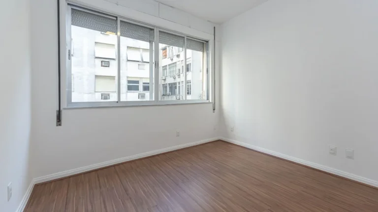 Imagem Apartamento 126M², 3Q, 1 Banheiro, 1 Vaga, Armários.