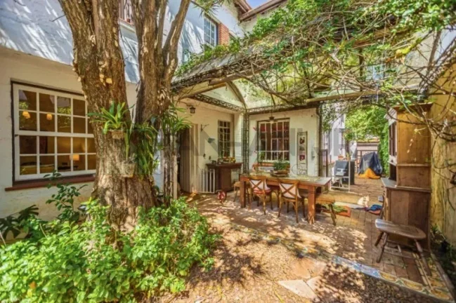 Imagem Casa estilo Farm House para Locação no Jardim Paulista - São Paulo-SP: 3 Quartos, 1 Suíte, 4 Salas, 4 Banheiros, 2 Vagas, 223m².