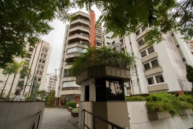 Imagem Apartamento no Alto da Lapa com 209m² pronto para morar, 3 suítes e 3 vagas.