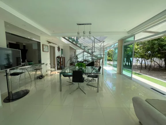 Imagem Casa Triplex em condomínio fechado no Portal do Sol - CA0058
