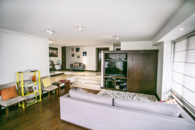 Imagem Apartamento 290M², 1 Por Andar, 3Q, 3 Suítes, 3 Banheiros, 4 Vagas, Academia, Piscina, Piscina Aquecida, Quadra, Salão de Jogos e Festas, Closet.