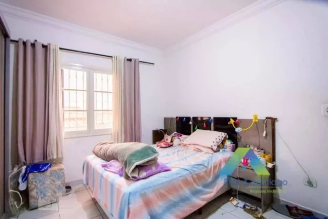 Imagem SANTO ANDRÉ Casa 300M² de terreno, 224M² area construída,2 casas, frente e fundo, espaço gourmet, piscina, 2 vagas ótima localização e valor !!!