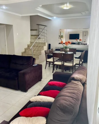 Imagem Sobrado semimobiliado com 4 vagas de garagem, churrasqueira e suíte em Cascavel, Bairro Neva - Venda
