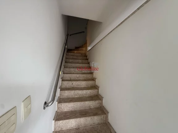 Imagem Oportunidade Sobrado à Venda com 3 dormitórios e 2 vagas no bairro da Encruzilhada em Santos por R$ 850 mil