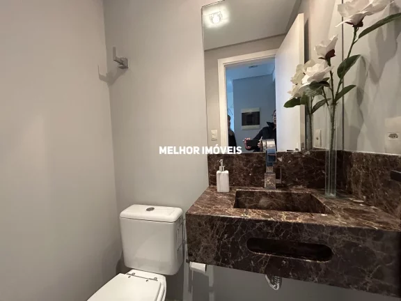 Imagem Apartamento á venda com 3 dormitórios e 3 vagas de garagem localizado no Centro de Balneário Camboriú.