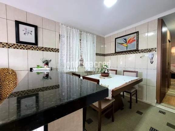 Imagem Casa à venda no Jardim Bandeirantes – 4 quartos (1 suíte), 3 banheiros, edícula, área gourmet e vagas para 3 carros em localização privilegiada de Londrina