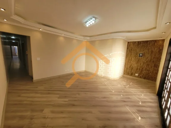 Imagem Residência de Luxo à Venda em Caieiras-SP: 4 Quartos, 1 Suíte, 2 Salas, 4 Banheiros, 2 Vagas de Garagem, 300m². Venha Conferir!