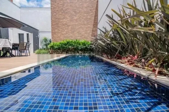 Imagem Luxuosa mansão de 4 quartos e 4 suítes no Jardim Europa, São Paulo-SP: 5 salas, 6 banheiros, 4 vagas, 415m². Venha conhecer!