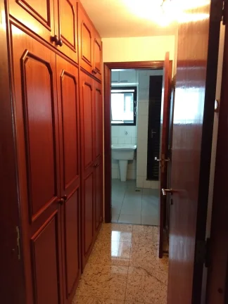 Imagem Apartamento 200 M², 4Q, 3 Suítes, 2 Salas, 5 Banheiros, 3 Vagas, Lareira, Suíte Master com Hidromassagem, Varanda Gourmet, Piscina, Academia, Quadra.