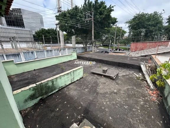 Imagem Casa de Esquina Ideal para por comércio clínica, escritórios perto da Marginal