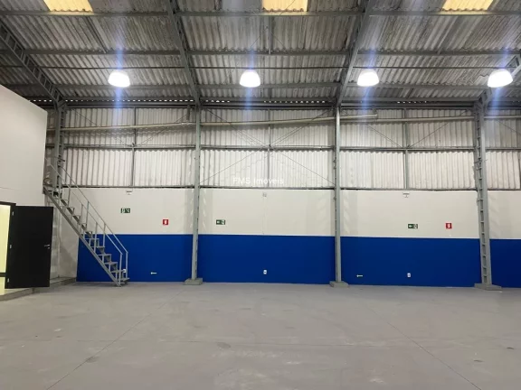 Imagem Alugue agora o seu galpão comercial de 500m² em Alphaville Industrial, Barueri-SP, com 10 vagas de garagem!