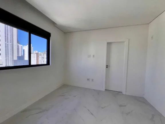Imagem Apartamento sem mobilia com 3 dormitórios sendo 3 suítes e 3 vagas de garagem em Balneário Camboriú