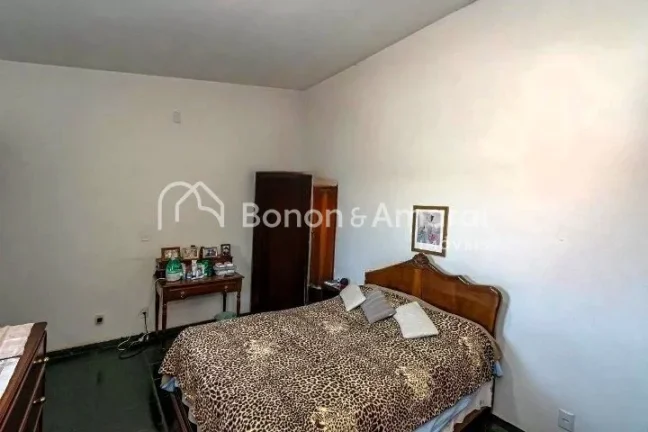 Imagem Imóvel amplo à venda com 4 quartos, sendo 3 suítes, e 5 banheiros no total. Este imóvel está be...