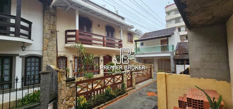 Imagem Casa com 5 dormitórios à venda, 100 m² por R$ 850.000,00 - Alto - Teresópolis/RJ