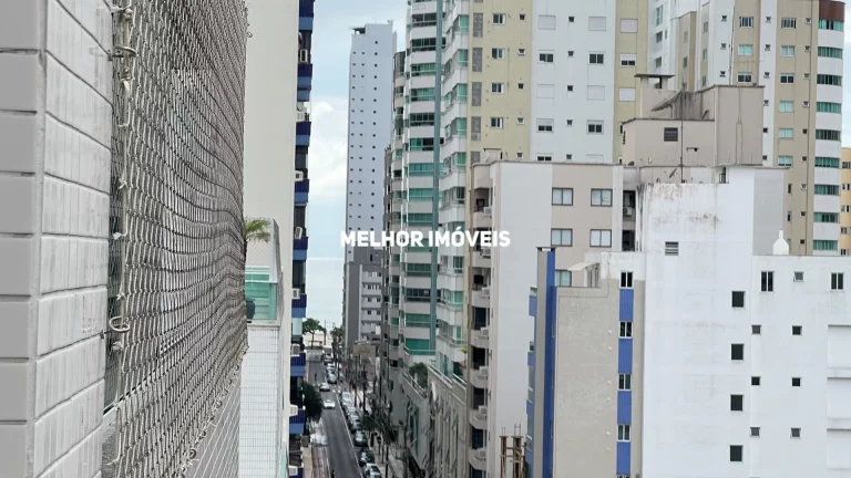 Imagem Apartamento com 03 suítes e 02 vagas, localizado no Centro de Balneário Camboriú