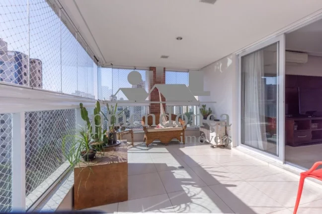 Imagem Apartamento na Pompéia com 226m², 4 suítes e 4 vagas
