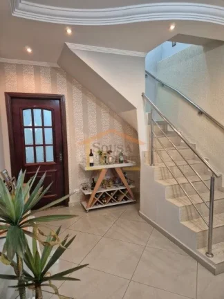 Imagem Sobrado em perfeito estado com 160m² de área construída, 3 dormitórios amplos, sendo 1 suíte co...