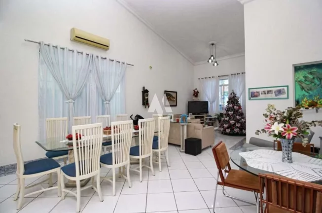 Imagem Casa isolada á venda em Santos !