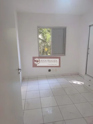 Imagem Alugo oportunidade, condomínio clube na região do Morumbi. Apartamento de 70m², com 3 dormitórios com Armários, sendo 1 Suíte, 2 banheiros, Cozinha americana com armários, 2 Vargas de garagem cobertas, mercadinho no condomínio, lazer completo por um valor