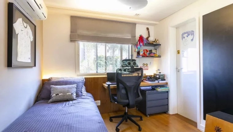 Imagem Lindo Apartamento com 191m² no Alto da Lapa. Ensolarado, com ares de casa! Todo reformado, varanda ...