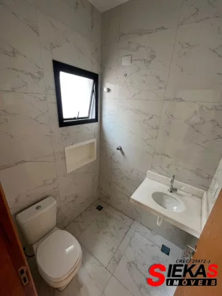 Imagem Imperdível! Casa à venda na Vila Carrão, São Paulo-SP, com 3 quartos, 2 suítes, 3 banheiros, 2 vagas de garagem e 110m².